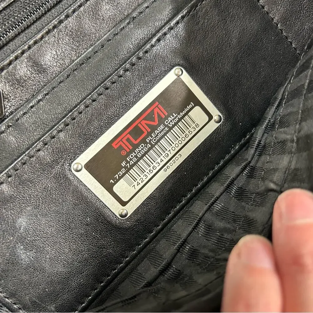 Tumi Black Leather Soft Briefcase Messenger Bag Zipper Closure Pockets